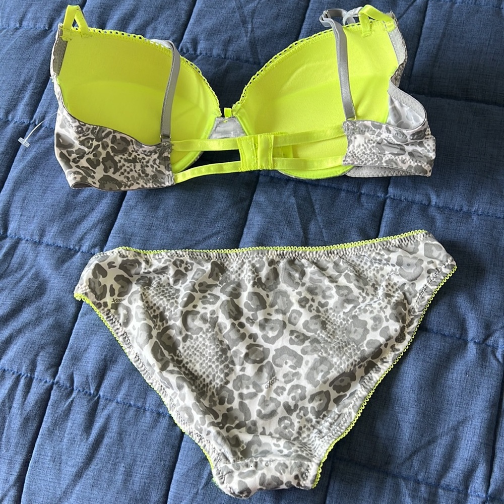 XOXO Bra and Panty Set - Picture 5 of 10